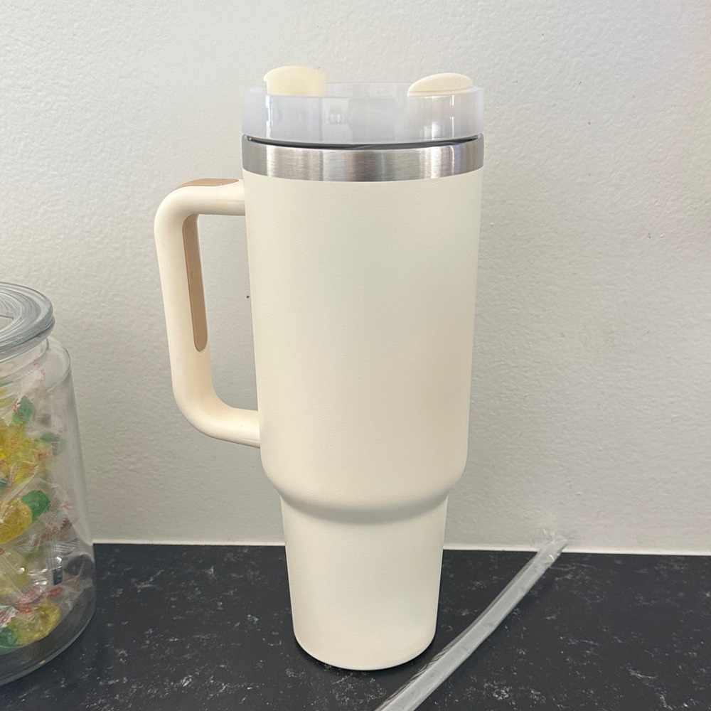 Source Unknown Cream Travel Mug with Handle 40 oz.